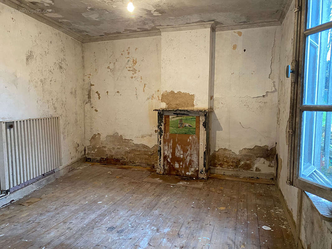 Maison à SAINT-DENIS-DE-GASTINES