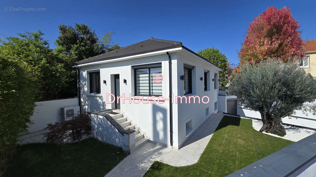 Maison à SAINT-MAUR-DES-FOSSES