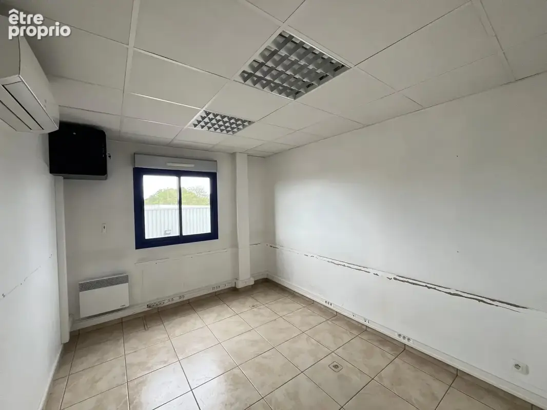 Local d'activite 305 m² - photo 8