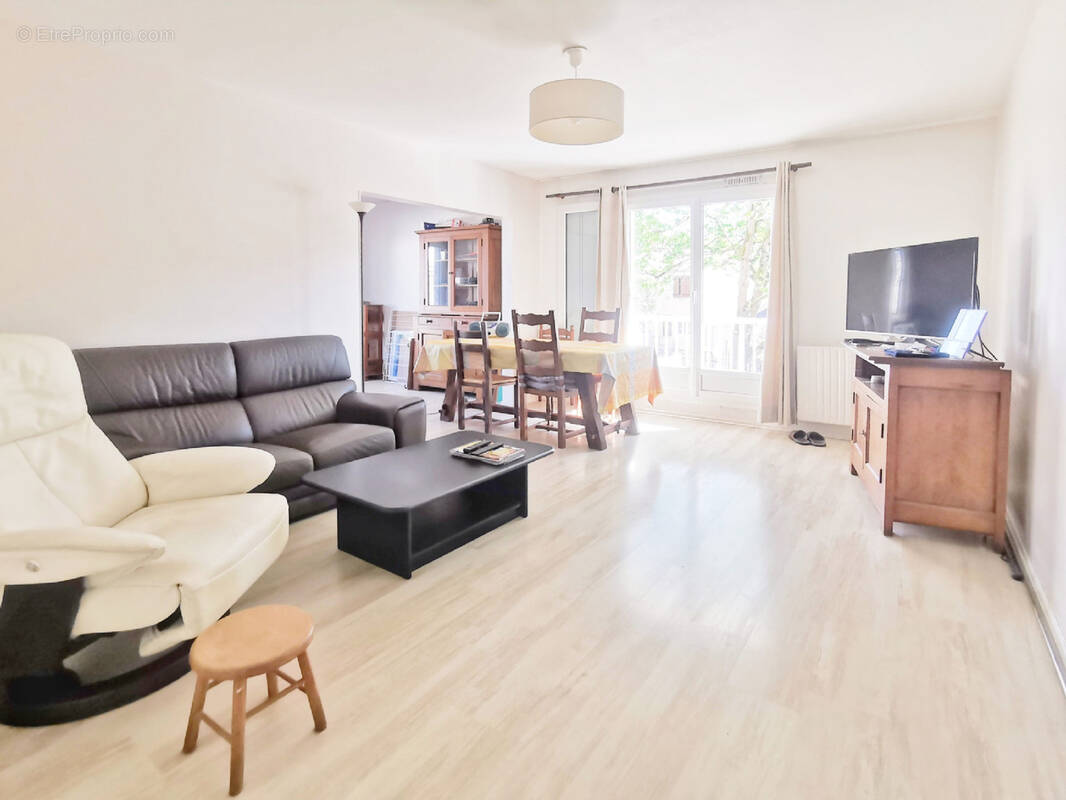 Appartement à MAGNY-LES-HAMEAUX