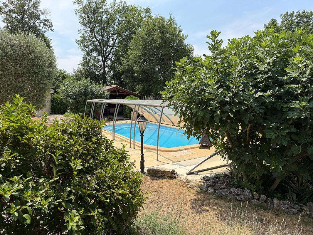 Maison bien entretenue avec studio indépendant, piscine chauffée et dépendances - photo 4
