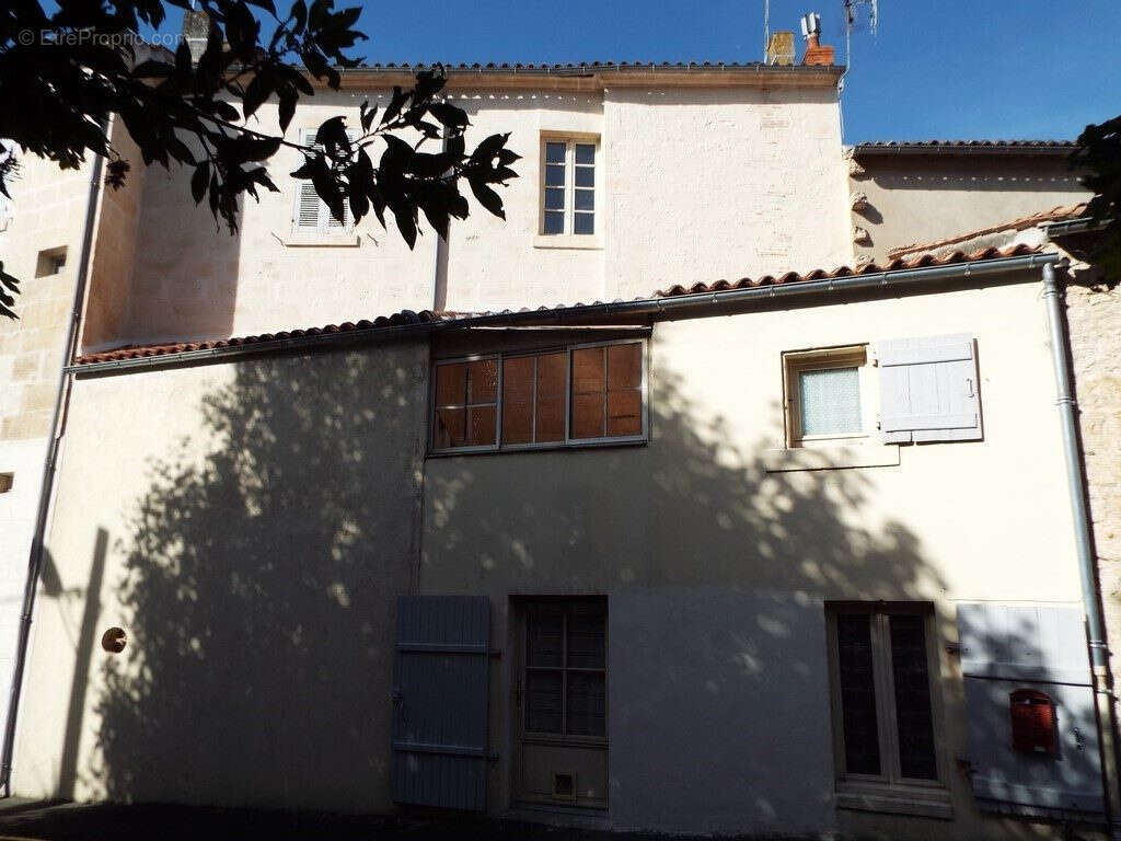 Maison à FONTENAY-LE-COMTE