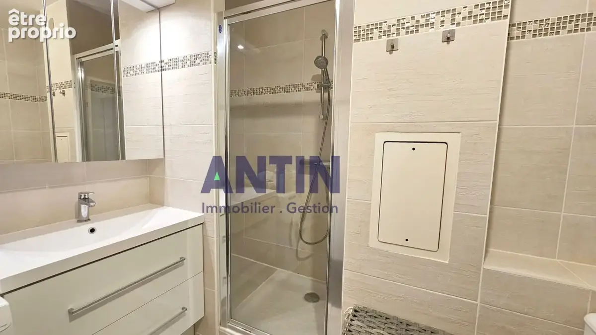 Beau 2 pièces 50 m² balcon et pkg  BECON - Résidence récente - photo 13