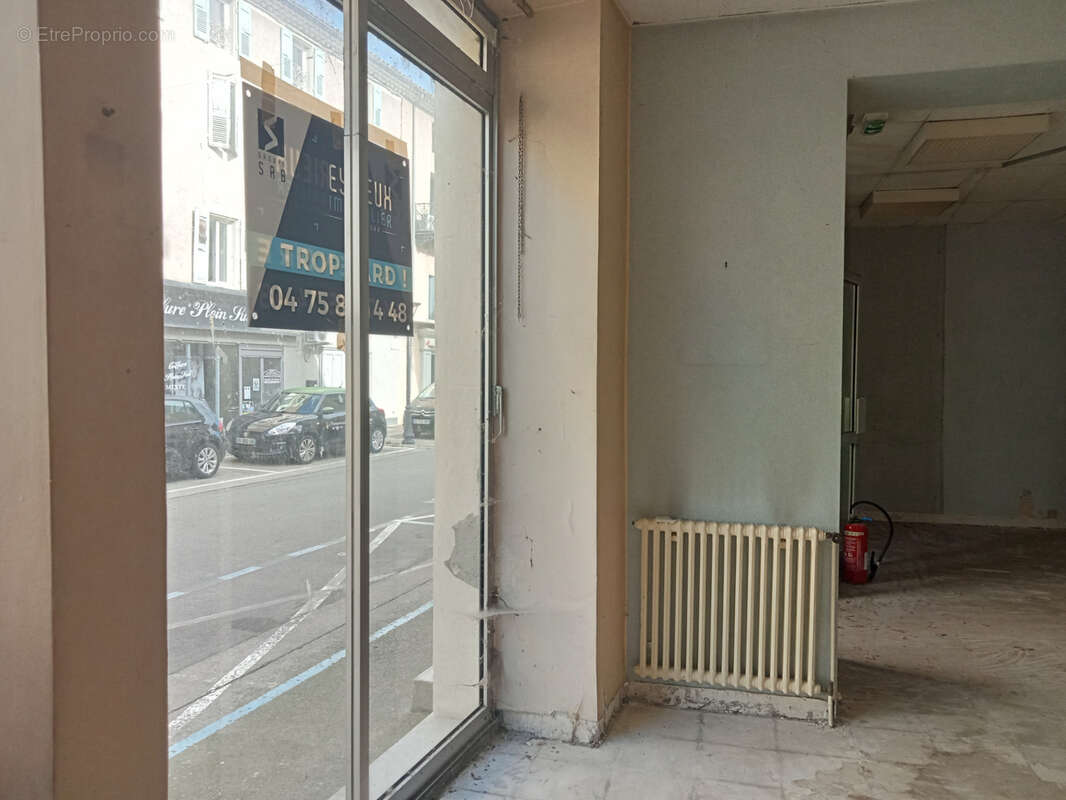 Commerce à LA VOULTE-SUR-RHONE