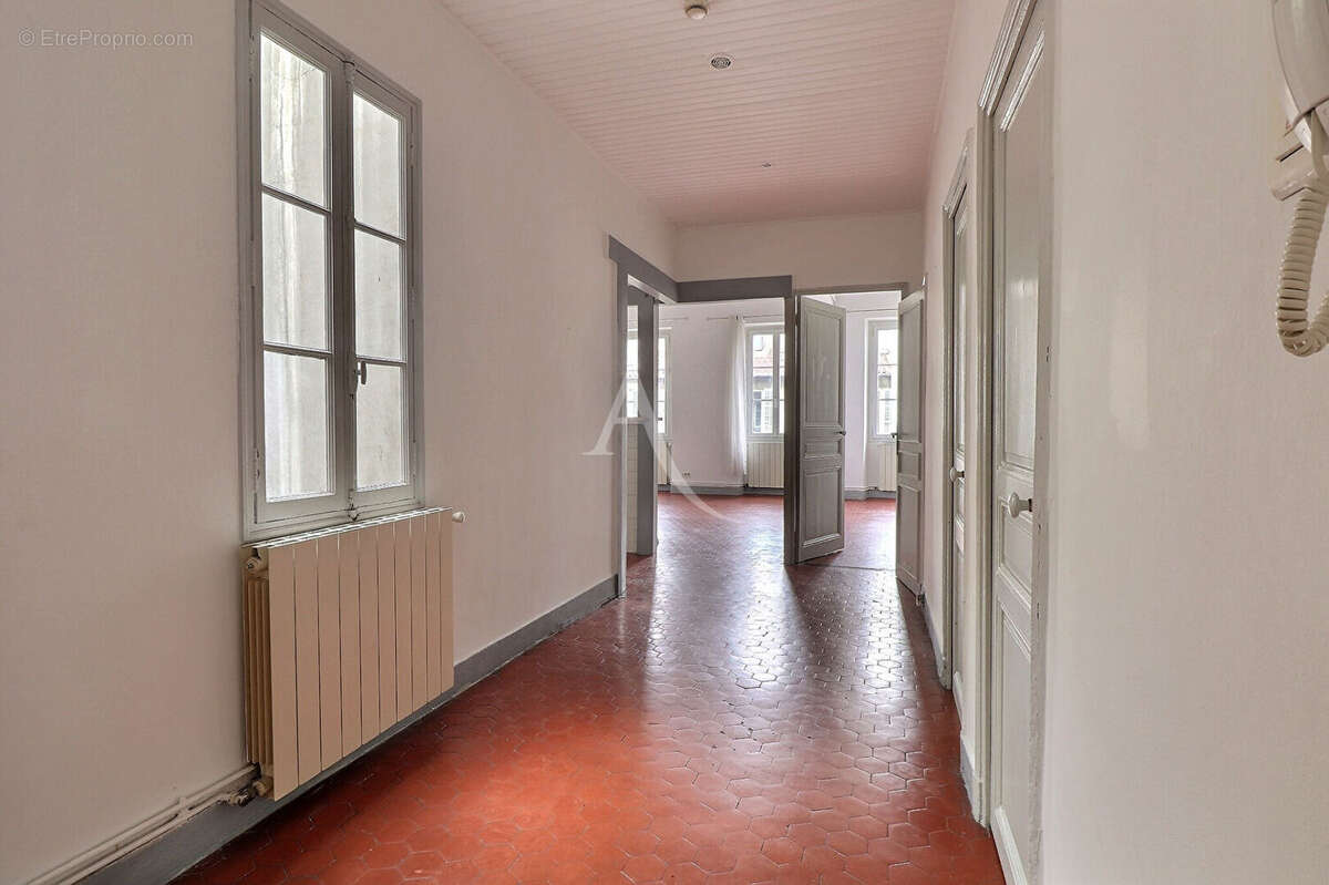 Appartement à MARSEILLE-1E