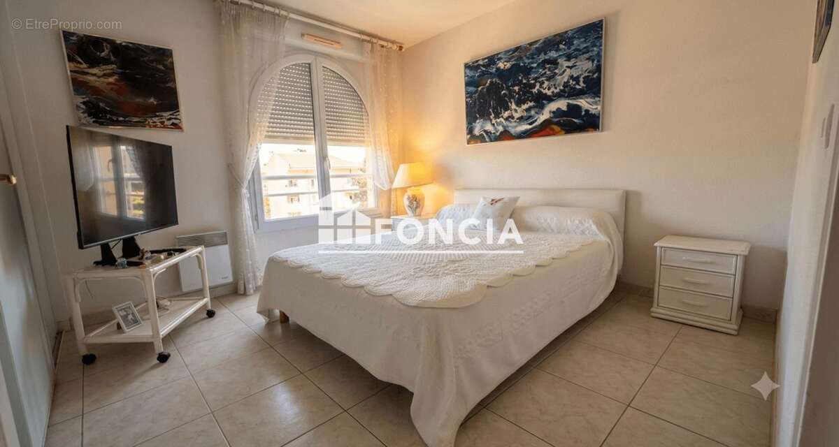   Saint-Raphaël Centre ville - Appartement T4 — 105m² — Dernier étage -- Garage -- Cave - photo 9