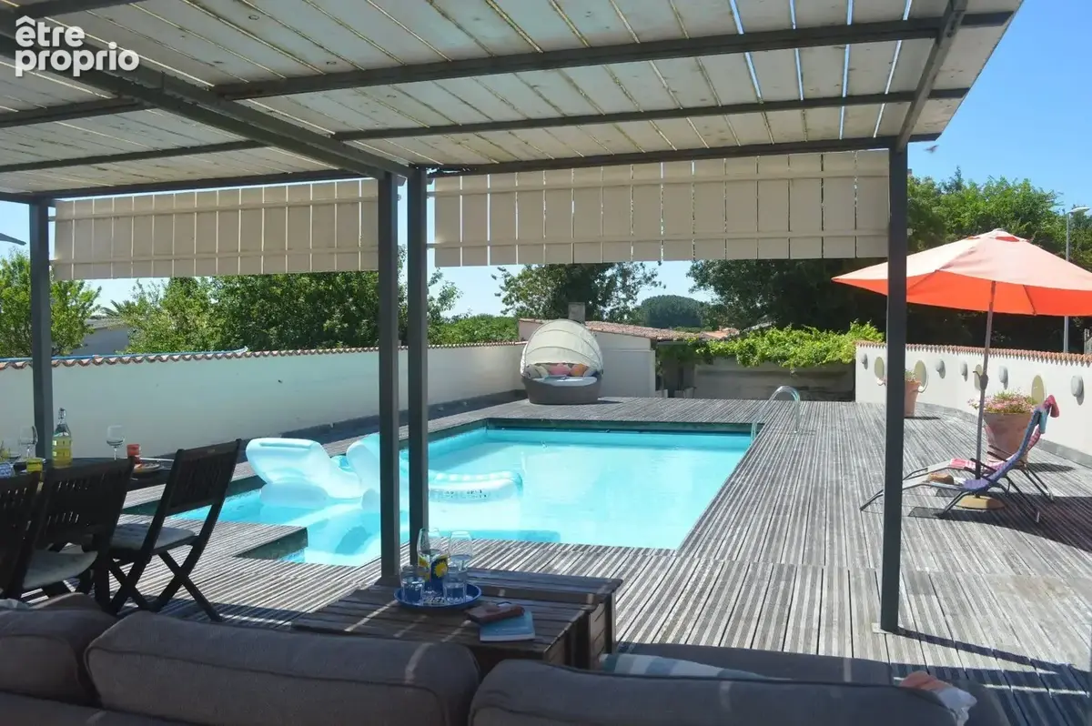 Maison avec piscine, commerces à pied, dépendances et grands garages, proche TGV et plages - photo 4
