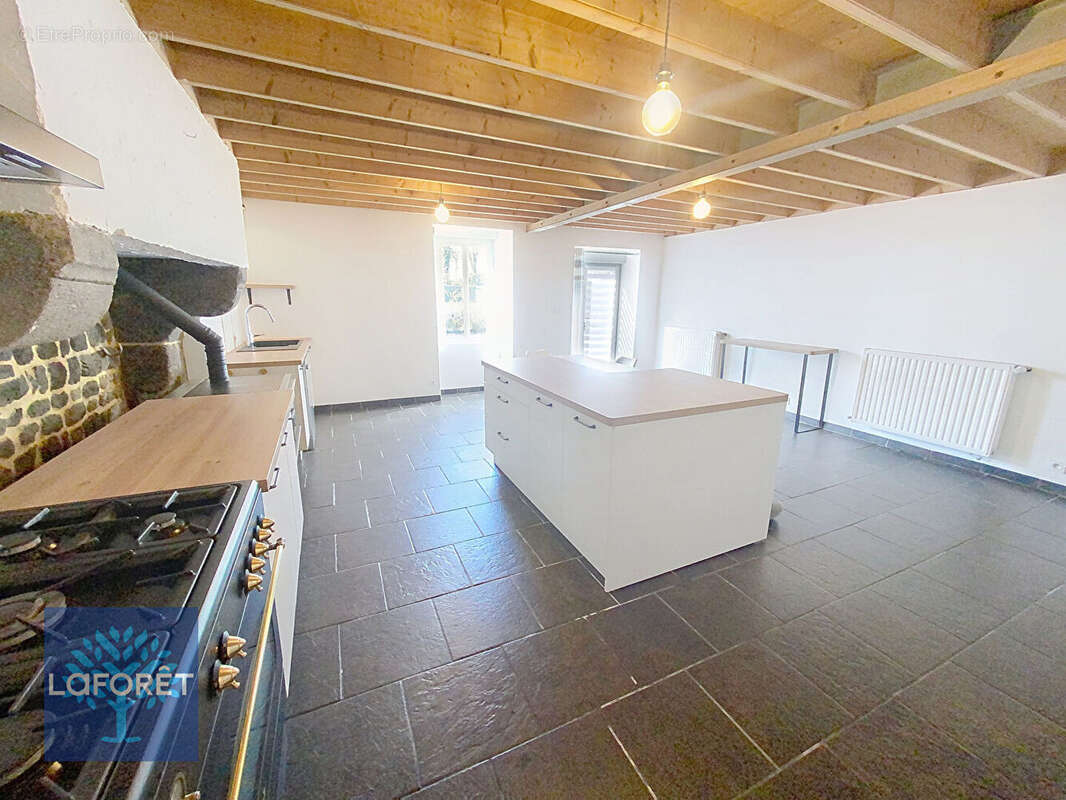 Maison à LA BAZOUGE-DU-DESERT