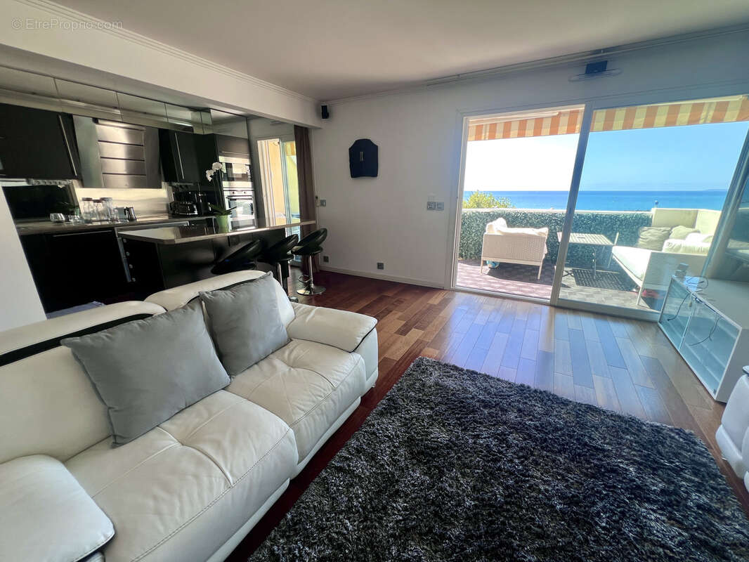 Appartement à SAINT-LAURENT-DU-VAR