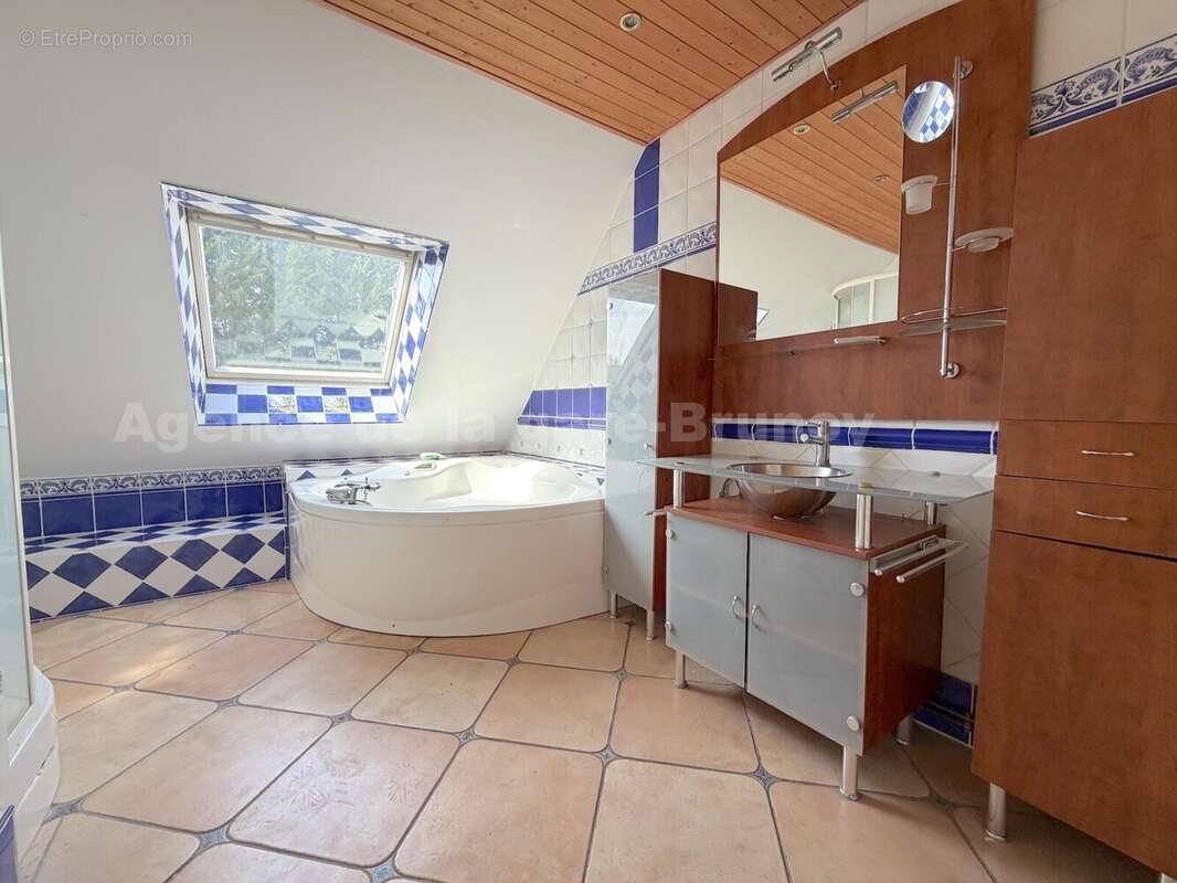 SDB - Maison à BRUNOY