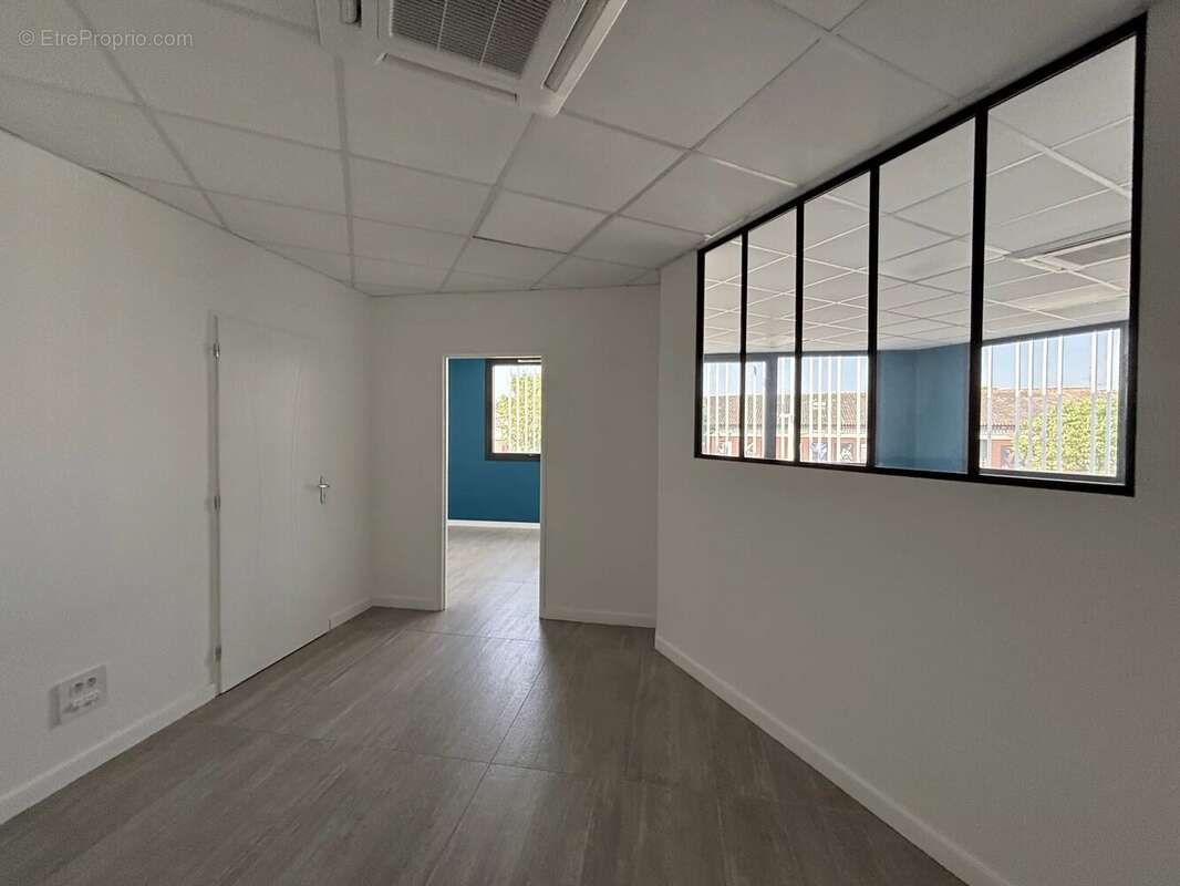Commerce 65 m² à La Salvetat-Saint-Gilles  - photo 3