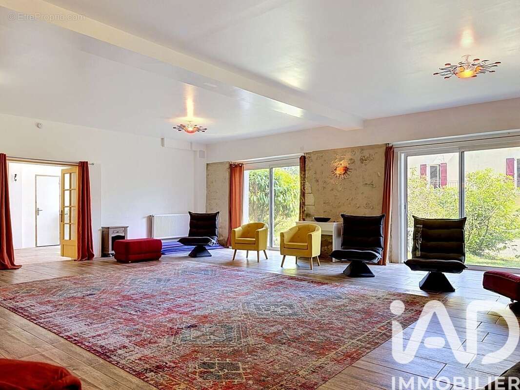 Maison 655 m² à Argenton-Sur-Creuse  - photo 6