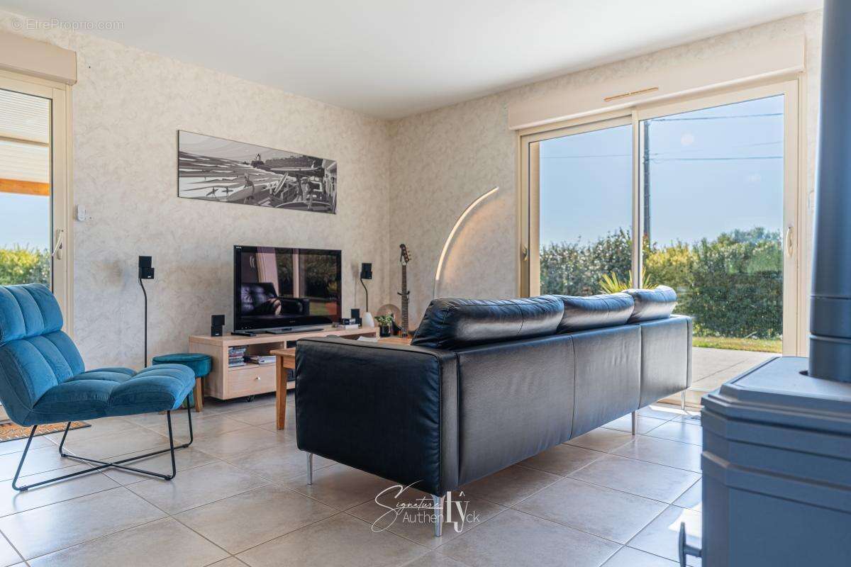 Maison 110 m² à Saint-Paul  - photo 2