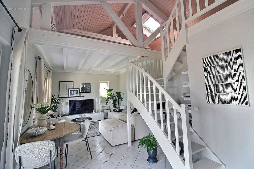 Appartement à CRANVES-SALES
