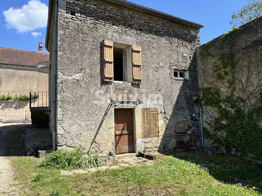 Maison à AVALLON