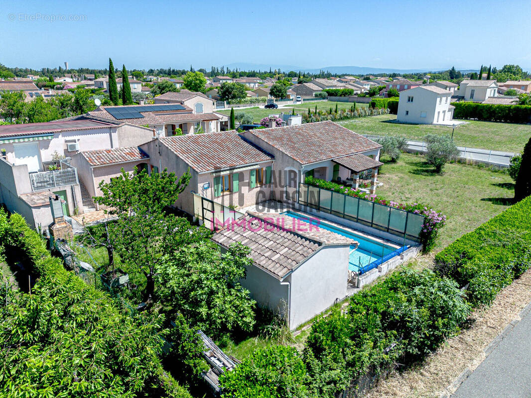 ACHAT VENTE MAISON PLAIN PIED 3 CHAMBRES MOLLEGES ALPILLES PISCINE JARDIN MAURICE GARCIN FLORENE TOLEDO - Maison à MOLLEGES