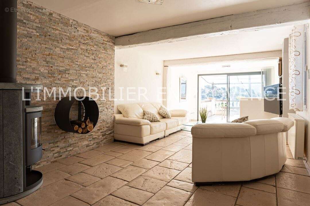 Maison 95 m² à Marseille-11e  - photo 6