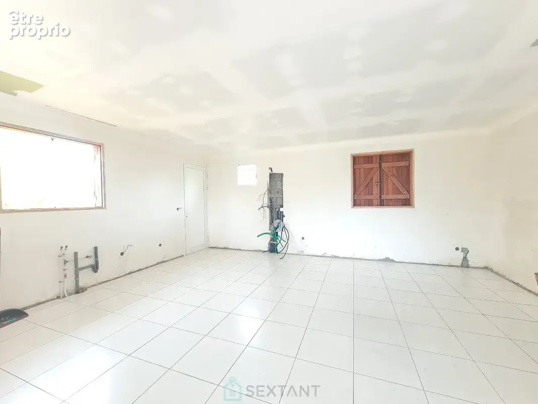 Maison inachevée de 92 m² à Le Moule sur un terrain de 900 m² - photo 5