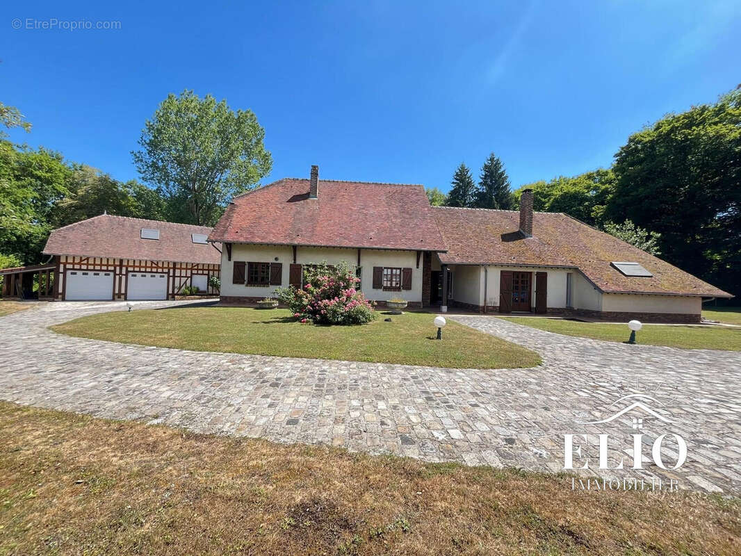 Maison 274 m² à La Vendue-Mignot  - photo 5
