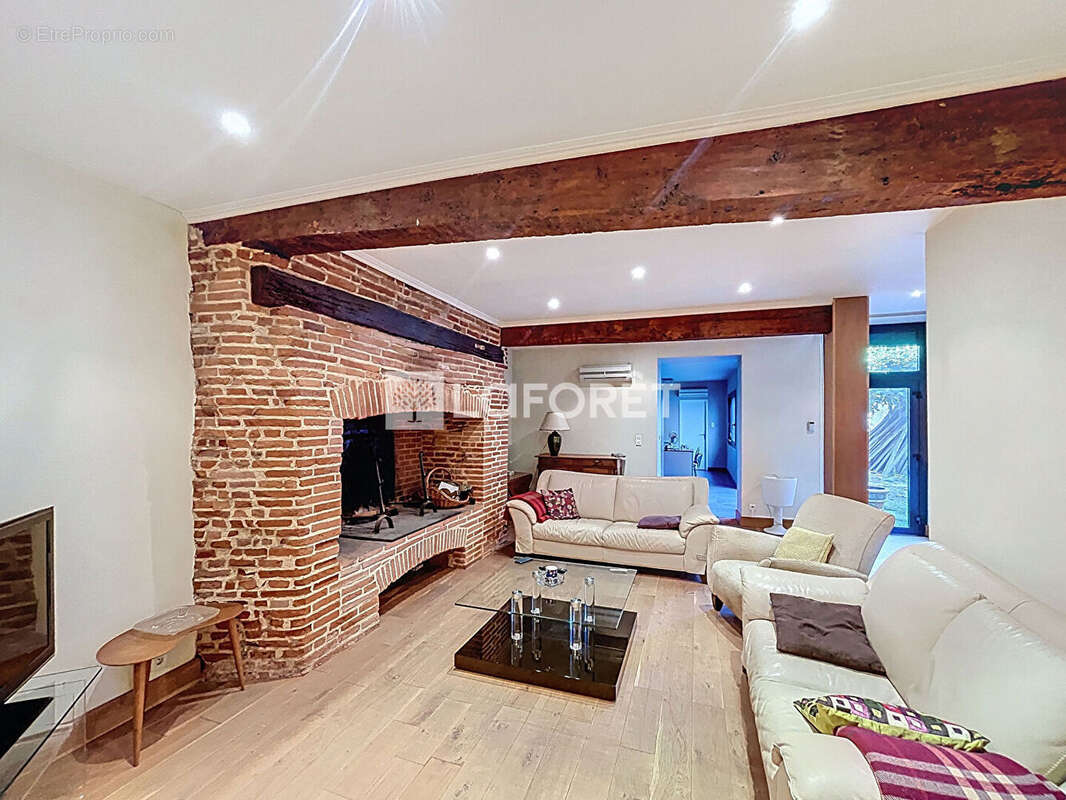 Maison de maître T7 environ 327m² - Jardin et garage en centre-ville - photo 2