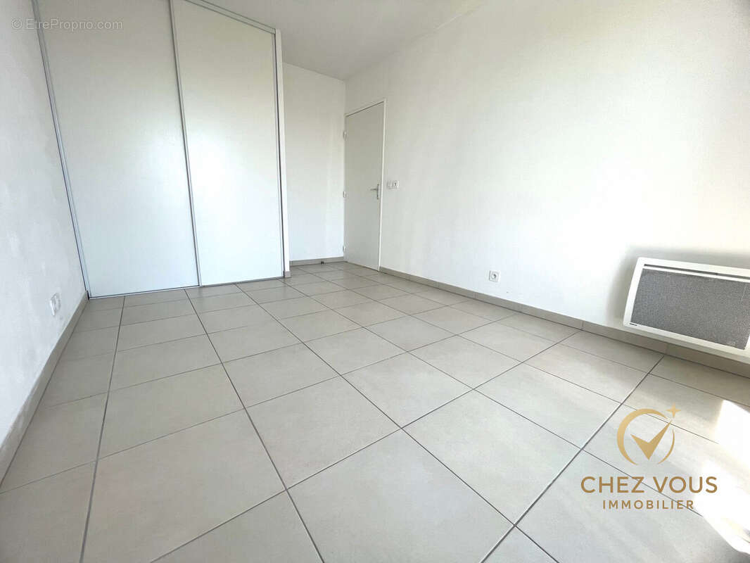 CHAMBRE 1 - Appartement à FREJUS