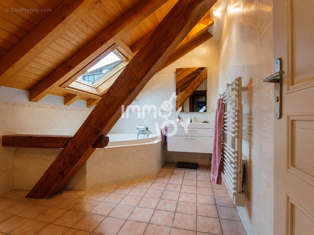 Appartement duplex esprit 'maison de ville' avec entrée indépendante en Plein Centre - photo 7
