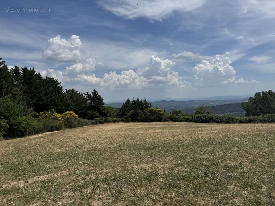 Terrain 407 m² à Montfuron  - photo 2