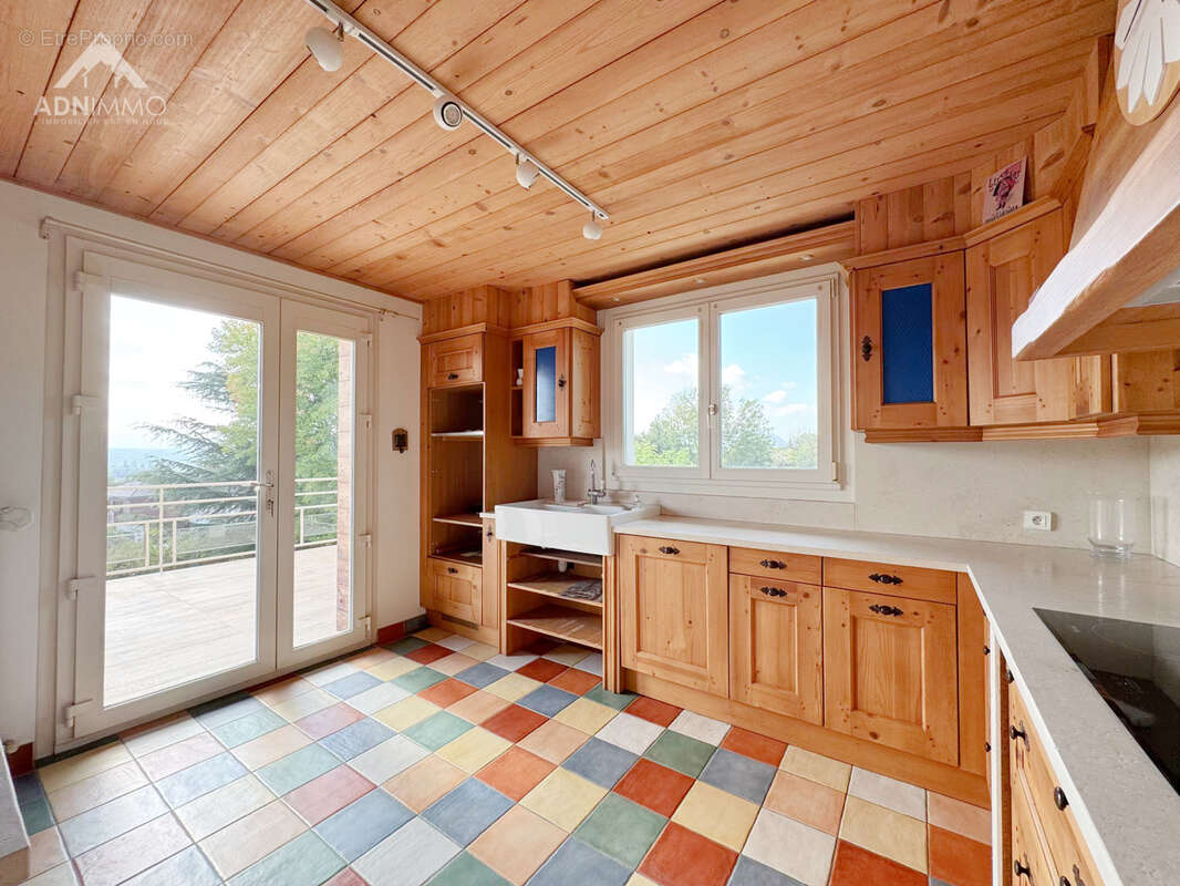 Maison à CHALLEX