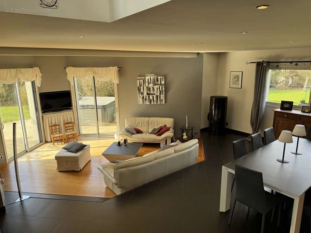 Maison à SAINT-SAUFLIEU