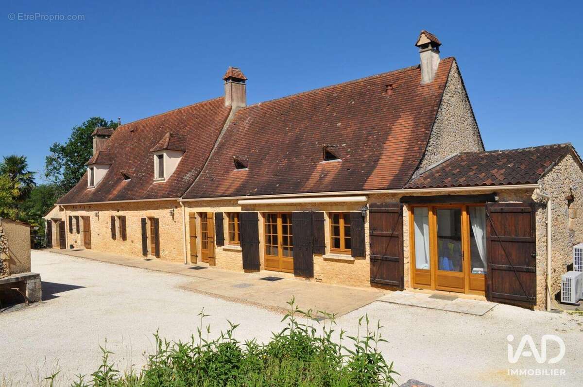 Maison 343 m² à Sainte-Foy-De-Longas  - photo 2