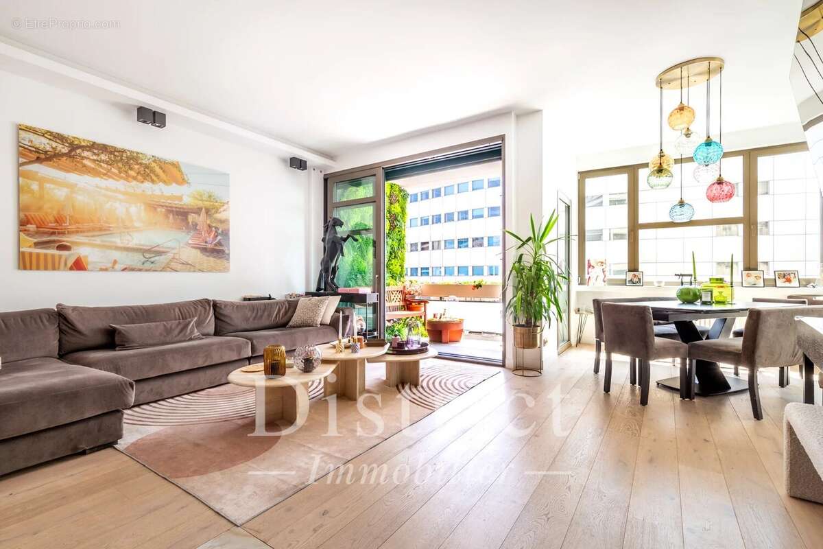 Appartement à PARIS-16E