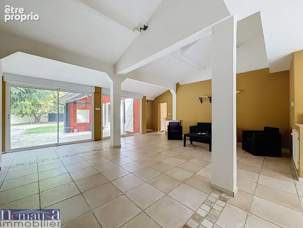 A vendre - nîmes   belle maison de plain-pied de 150 m2 avec piscine sur une parcelle de 2 100 m2 - photo 11