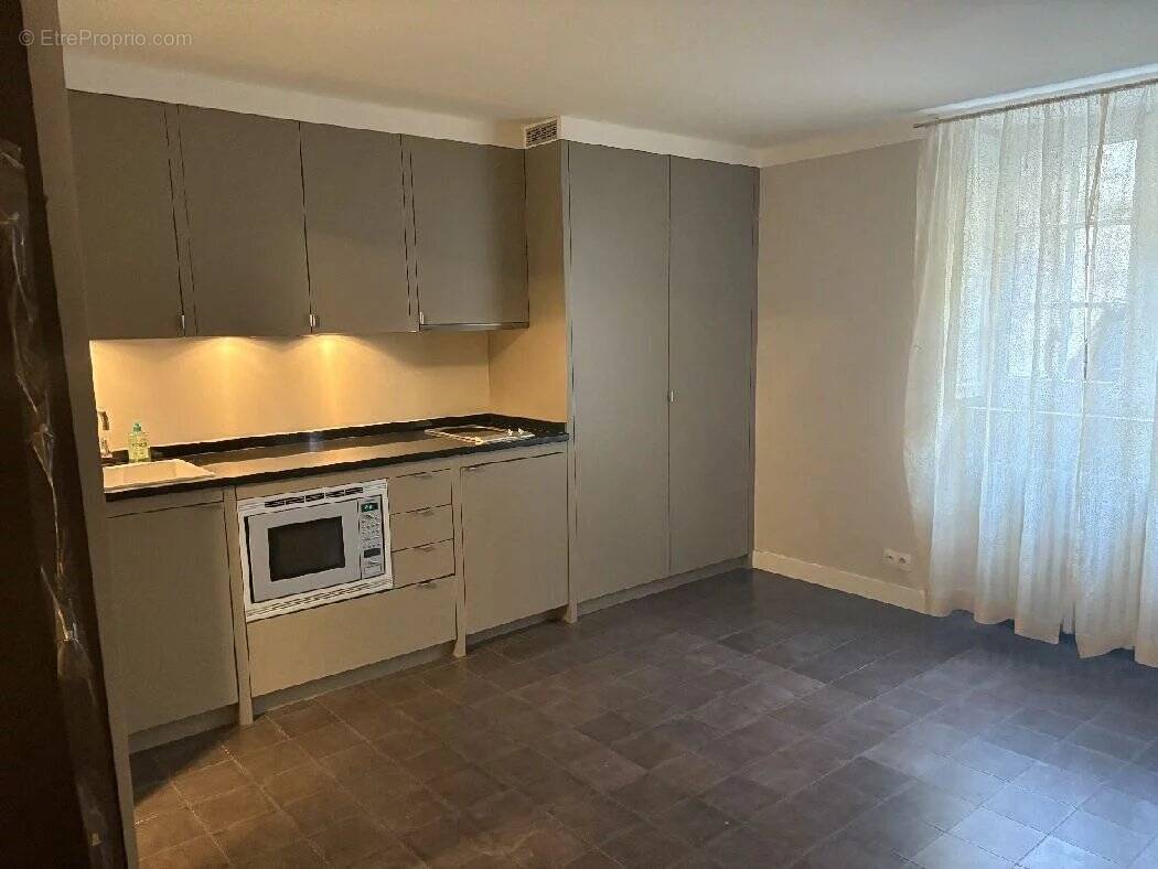 Appartement à PARIS-3E