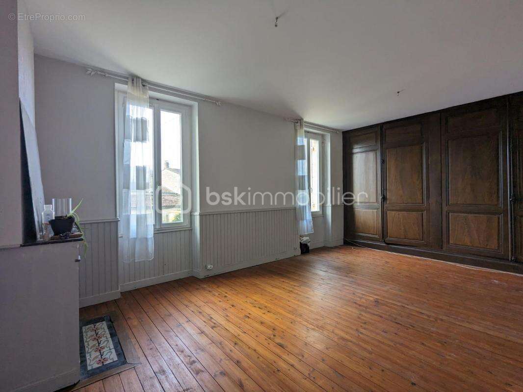 Maison à CADILLAC-EN-FRONSADAIS