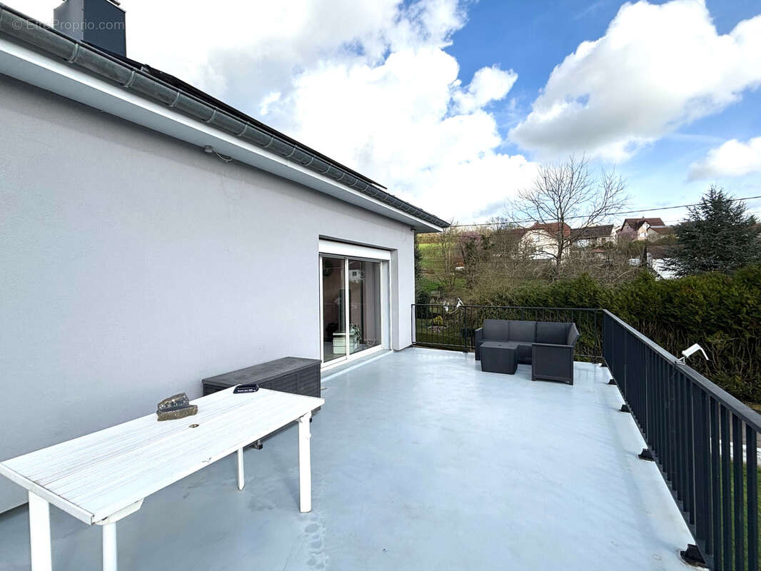 Maison à LAY-SAINT-CHRISTOPHE