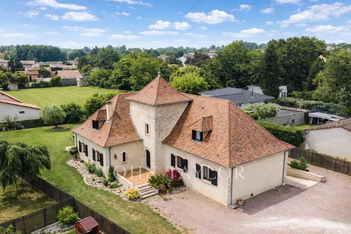 Maison à CARBON-BLANC
