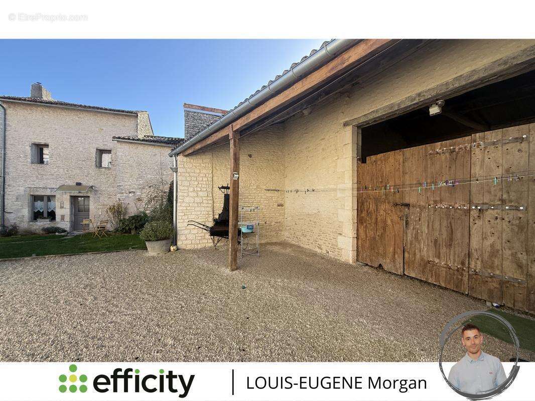 Maison à NEUVILLE-DE-POITOU