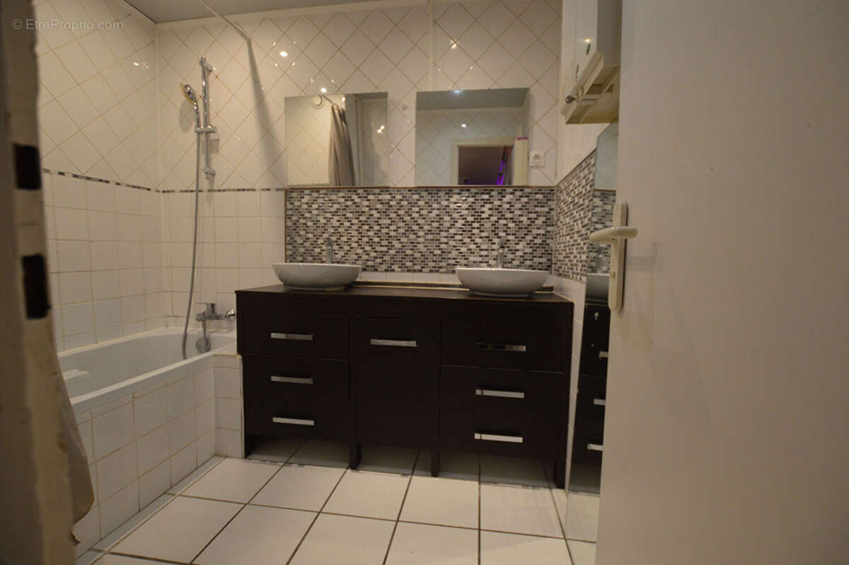 Appartement à ETREMBIERES