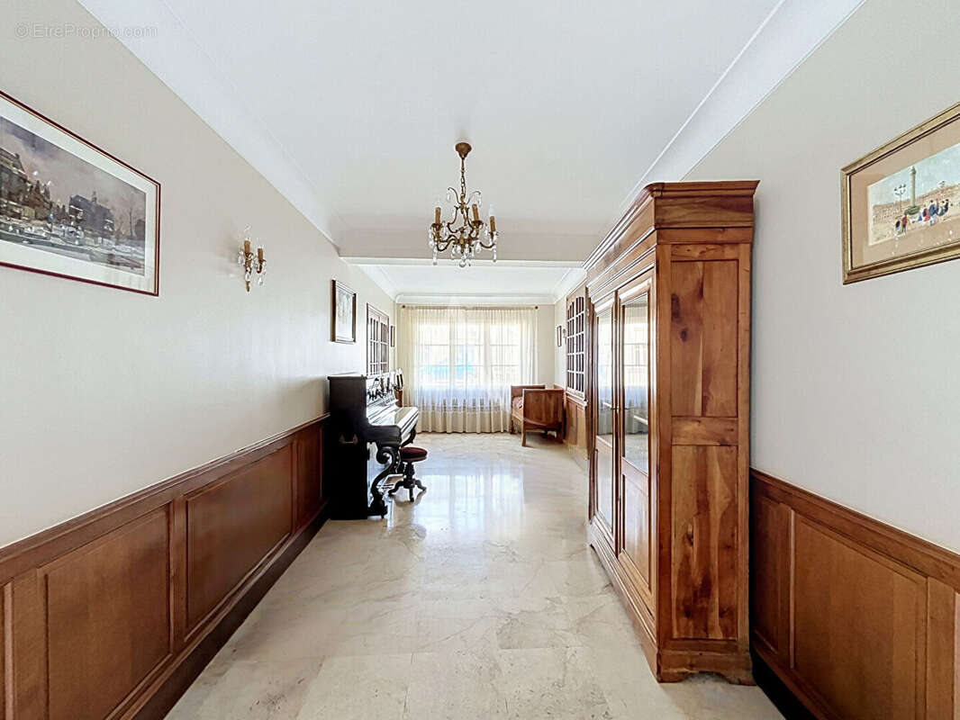 Maison Chateau Gontier Sur Mayenne   380 m2 - photo 6