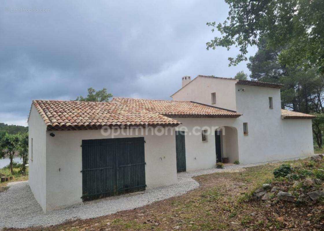 Villa provençale sur plus de 7 000 m² de terrain - photo 27