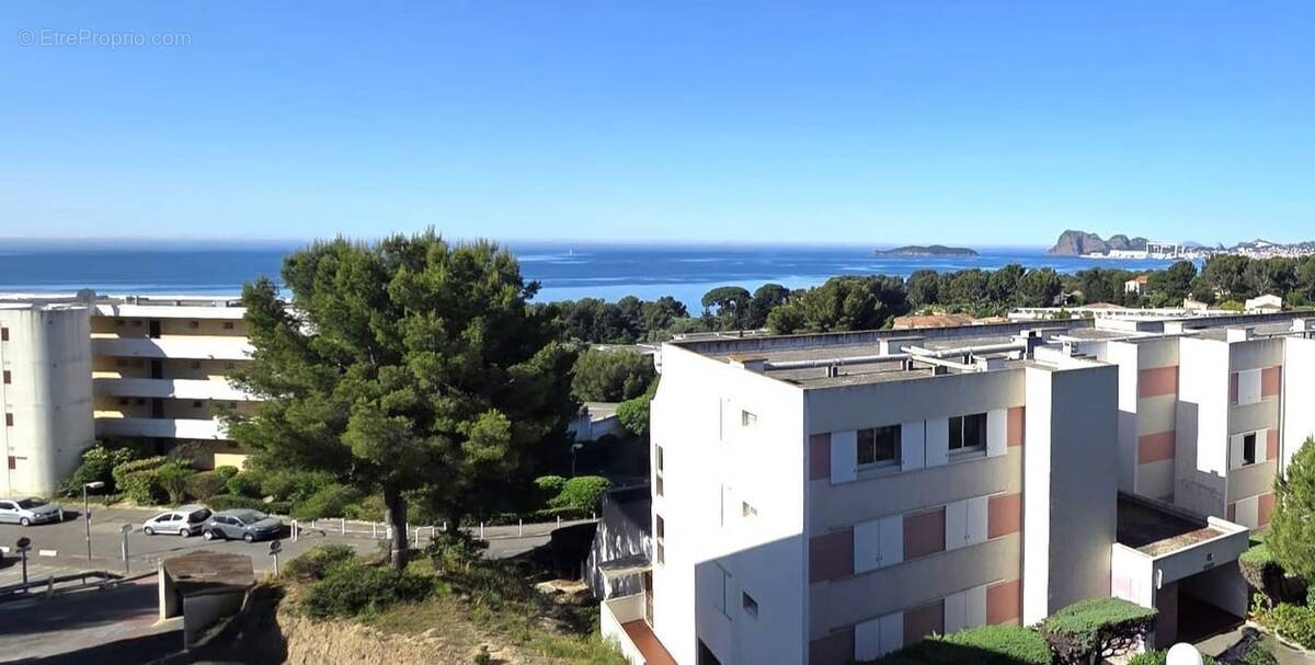 LA CIOTAT-A VENDRE-STUDIO-1 CHAMBRE-CALME-PROCHE COMMERCES - Appartement à LA CIOTAT