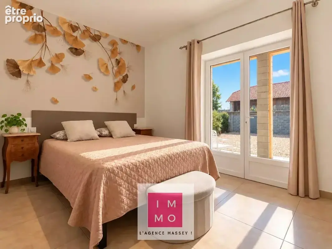 Rare à la campagne : plain-pied, 1,6 ha de prairies et vue sur les Pyrénées + 300m² dépendances - photo 6