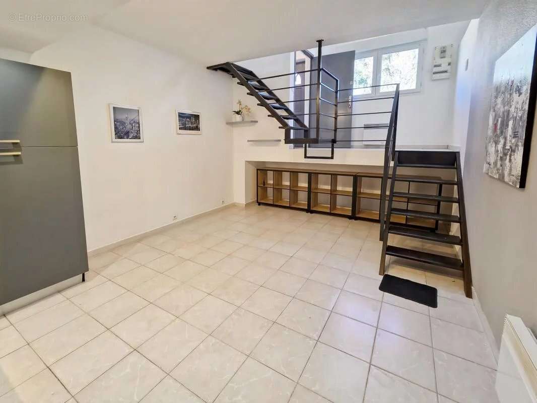 Appartement à VILLENEUVE-LES-AVIGNON