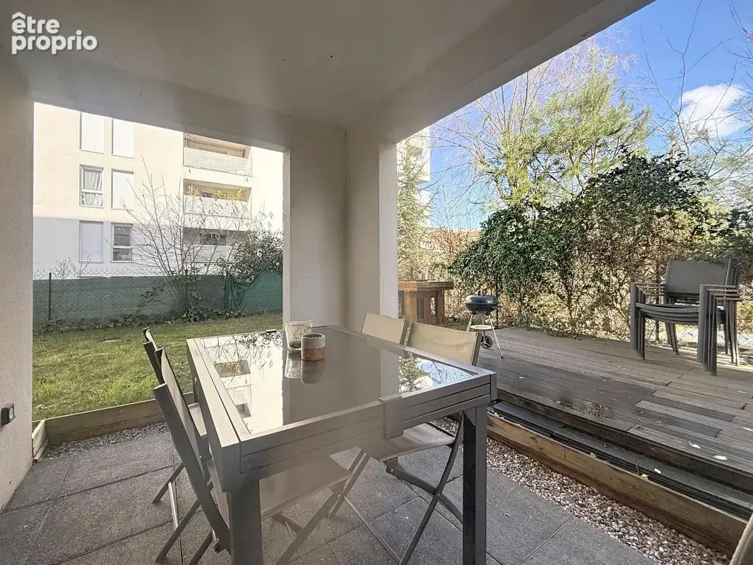 Appartement - rez de jardin - 1 Chambre - Terrasse et jardin privatif - Place de parking privative - photo 5