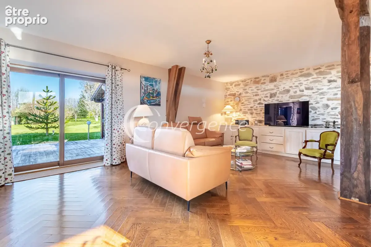 Grange rénovée de 204 m2 et gîte T3 indépendant de 72 m2 - photo 7