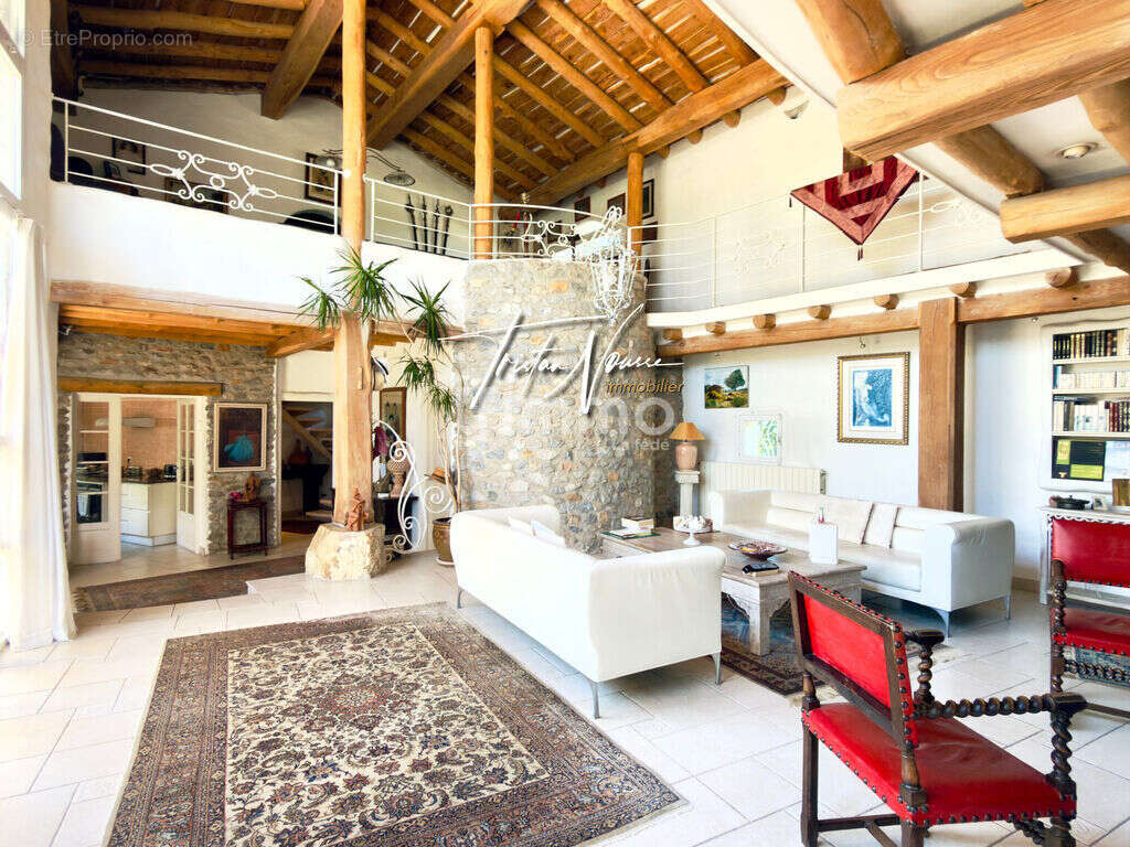 Maison d'exception - 212 m2 en 4 faces - Saint Cyprien Le Golf - photo 9