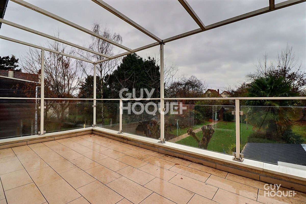 Maison à SAINTE-GENEVIEVE-DES-BOIS