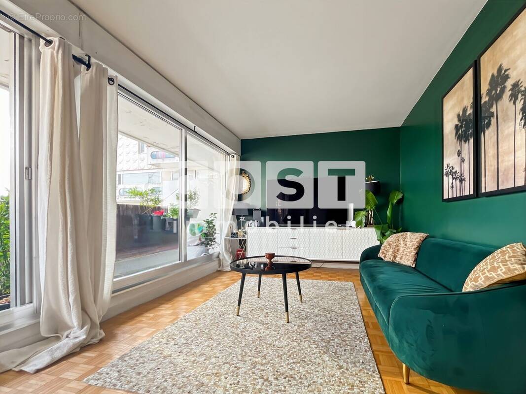 Appartement à COURBEVOIE