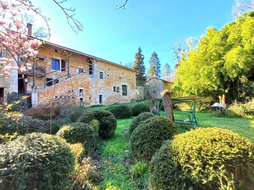 OVERVIEW - Maison à CHASSENEUIL-SUR-BONNIEURE