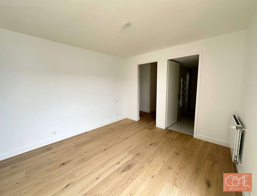 Grand type 3 neuf de standing - 12m² de terrasse - parking - vue canal de l'ille - anatole france - rennes - photo 8